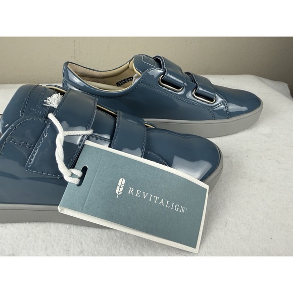 Spirit Body Mind & Soles Malibu Bella Patent Sneakers Women 7.5B Smoke Blue NWOT - Picture 3 of 8